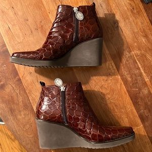 Red alligator wedge boots